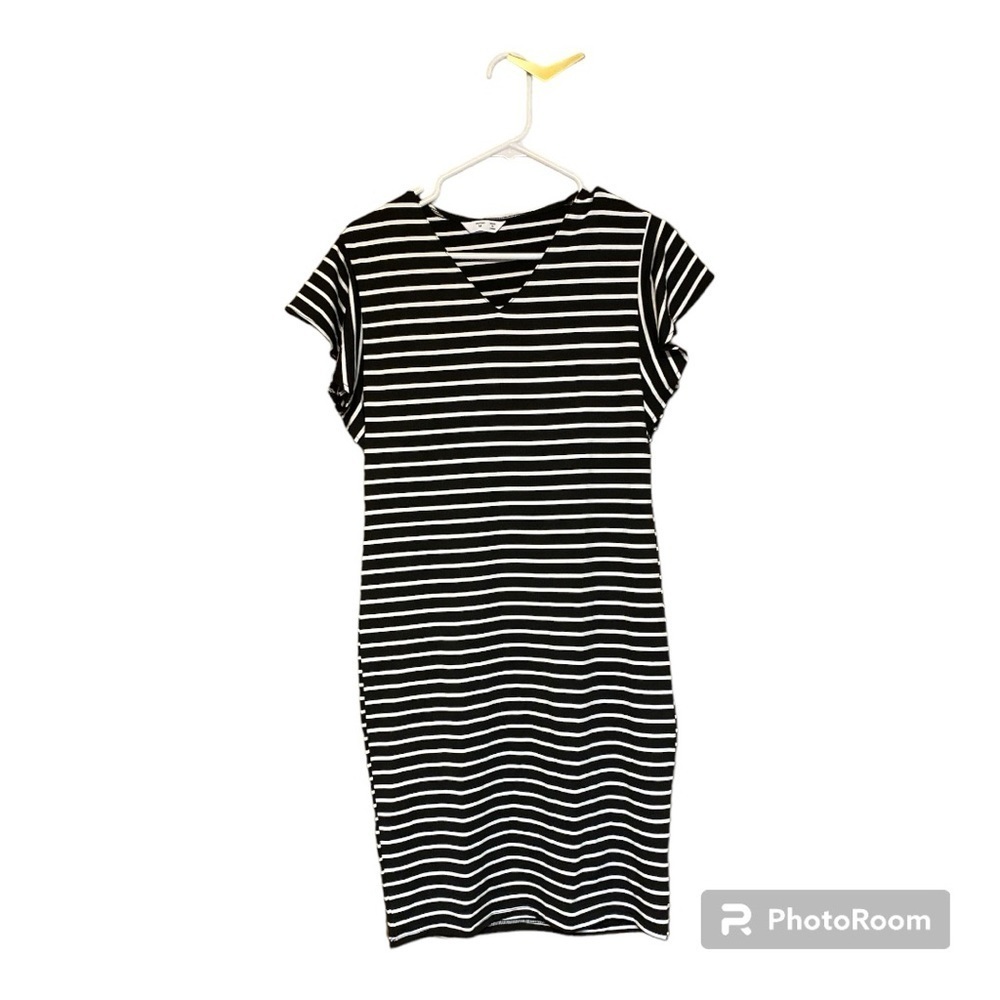 Black white stripe knit dress V-neck bat wing cap sleeves medium capsule…